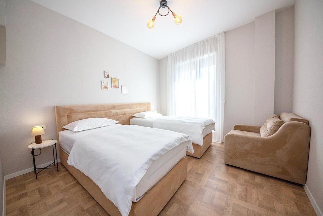 Green Terrace Square View Тирана Экстерьер фото