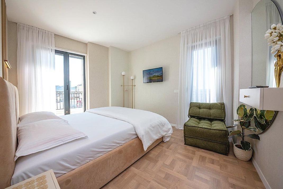 Green Terrace Square View Тирана Экстерьер фото